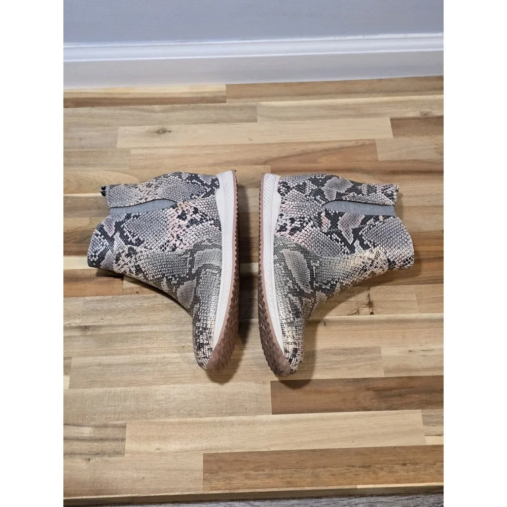 Baretraps Jaci Women's Snakeskin Print Hidden Wedge Side Zip‎ Sneakers Size 7.5M